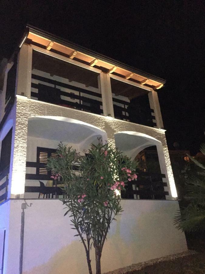 Residence4A-Appartamento Rosso 拉维尼 外观 照片